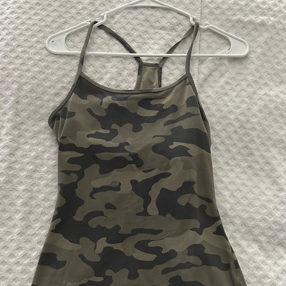 Excellent condition Express camo colored tank top 🖤 size small